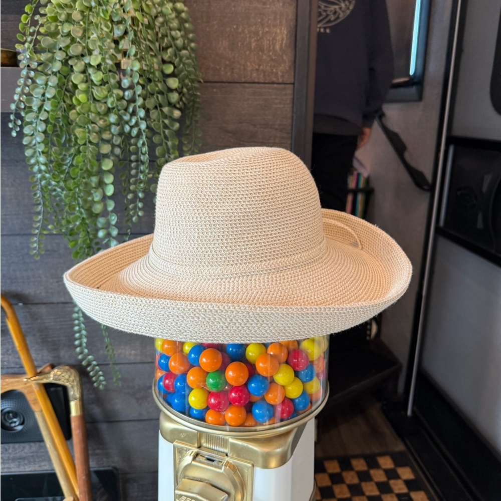 SOLD!!!!





Elegant Cream Women's Sun Hat